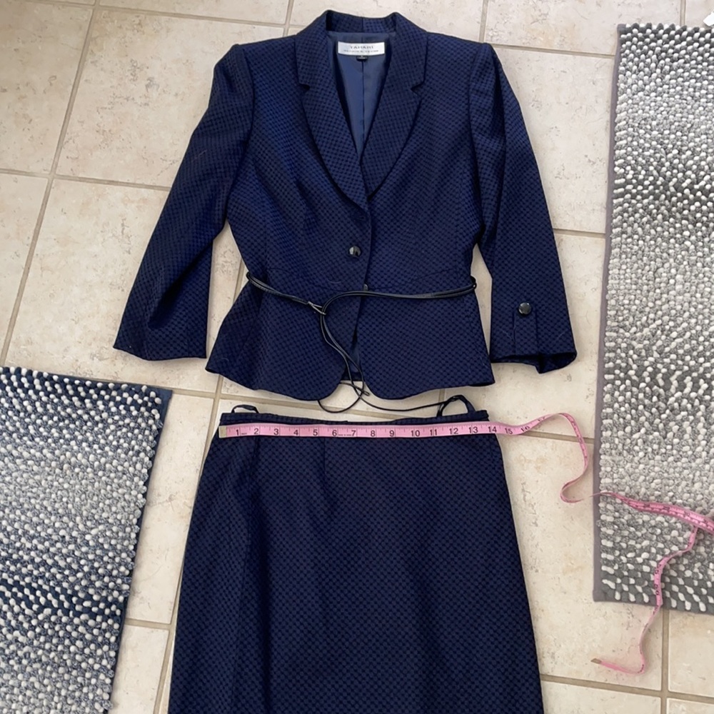 Tahari Arthur S. Levine skirt suit with belt